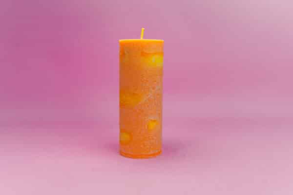 Vela naranja ojo amarillo