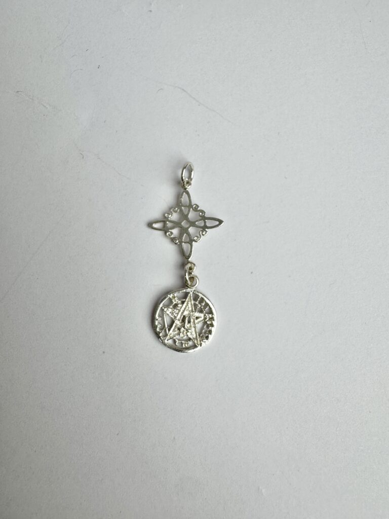 colgante doble nudo y tetragrammaton activado