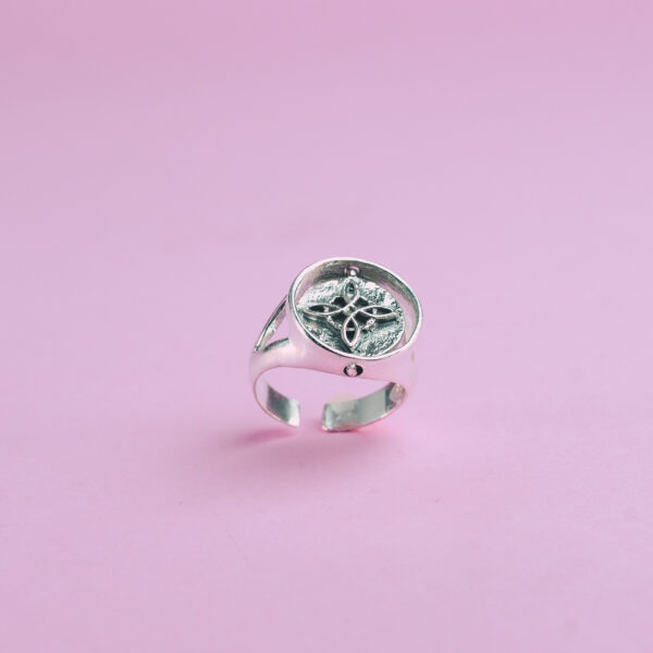 anillo doble medalla nudo y tetra ajustable