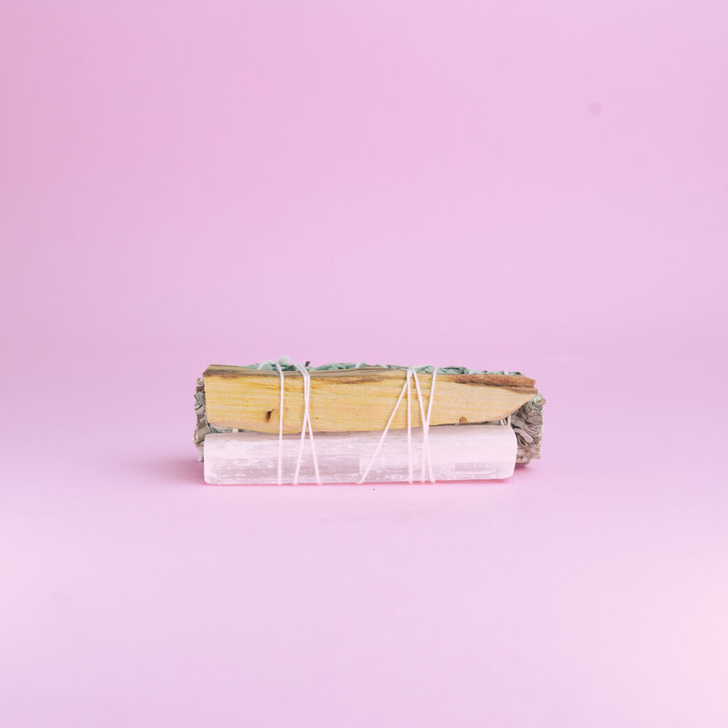 Atado de Salvia blanca , palo santo y vara de selenita