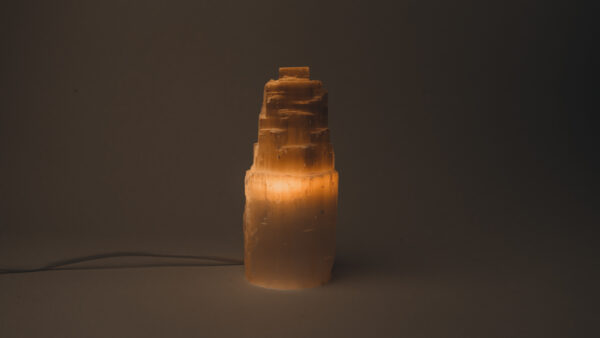 Lámpara selenita 20 cm con base de madera - Imagen 2