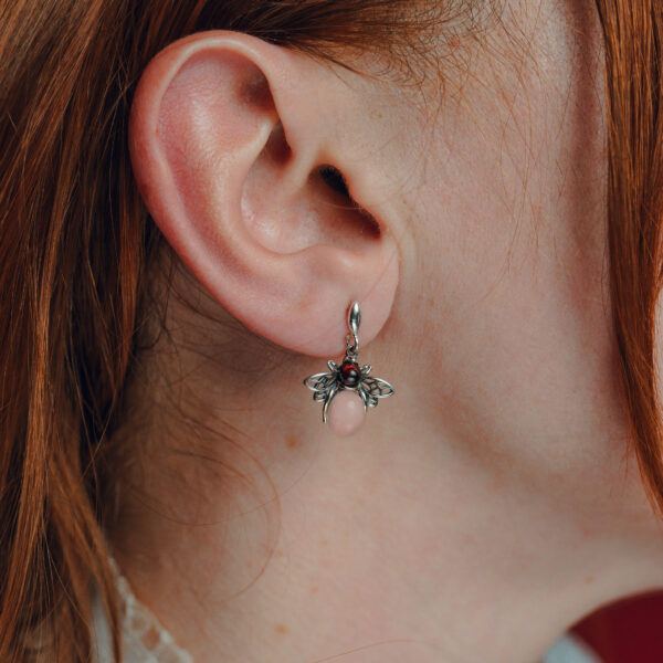 pendientes mosca cuarzo rosa y granate - Imagen 2