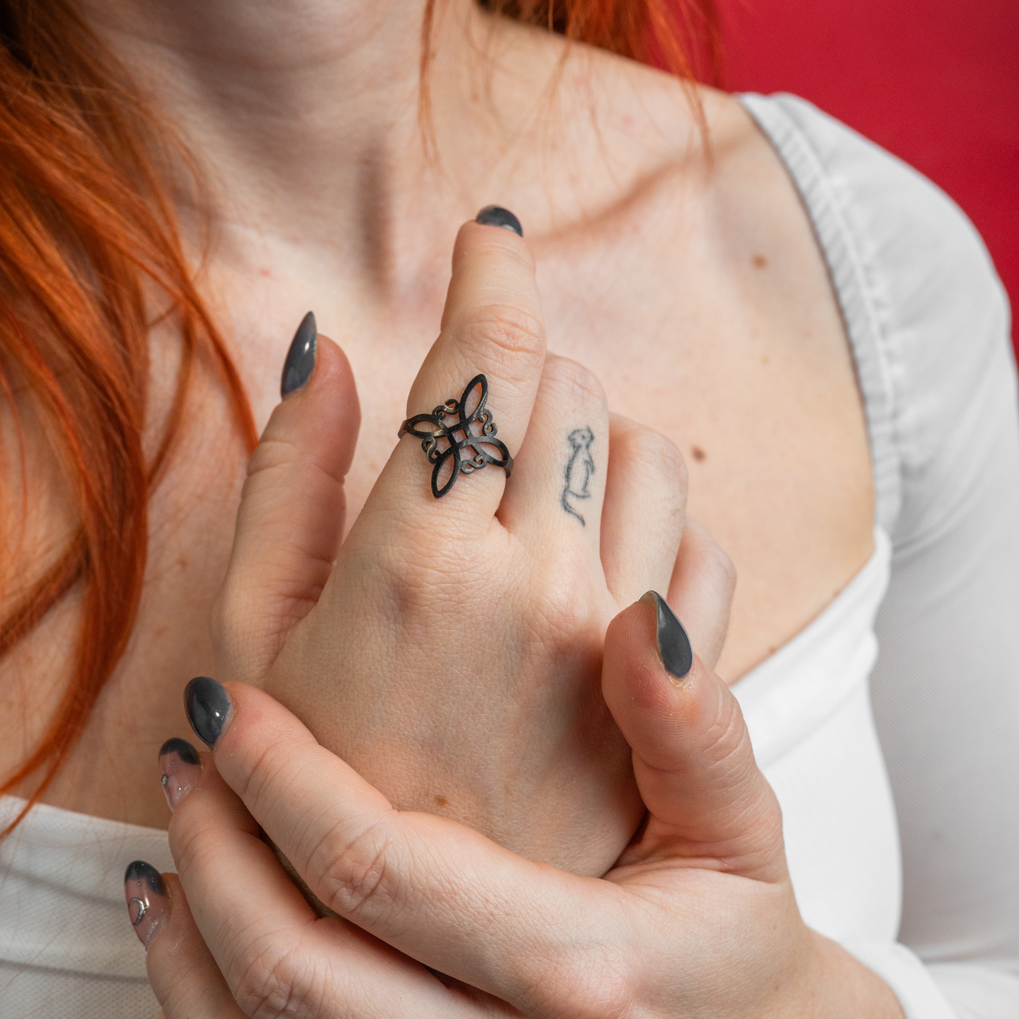 anillo-nudo-de-bruja-negro-acero-modelo