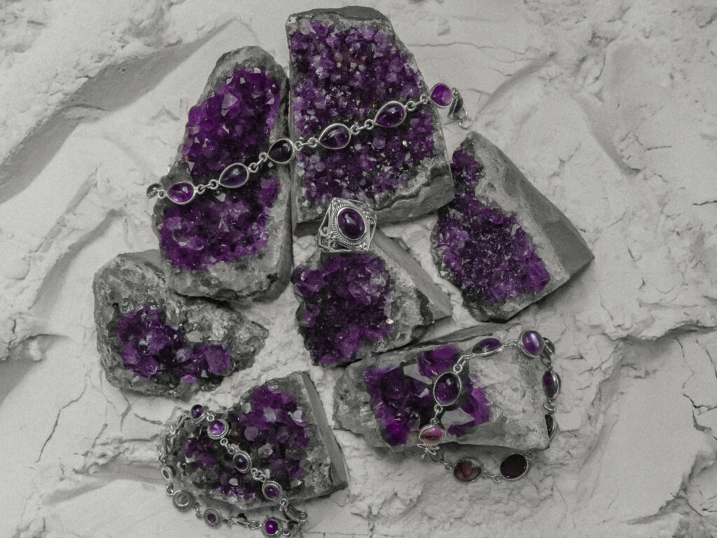 Drusas de amatista naturales con anillo y pulsera de plata y amatista