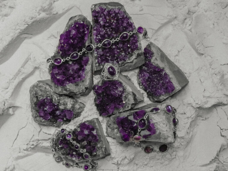 Drusas de amatista naturales con anillo y pulsera de plata y amatista