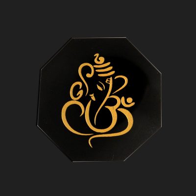 placa-de-shunguita-con-ganesha-grabada-en-dorado